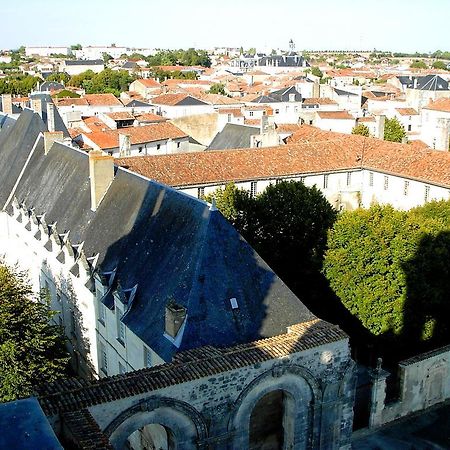 Abbaye Royale Hotel Saint-Jean-dʼAngély Екстериор снимка