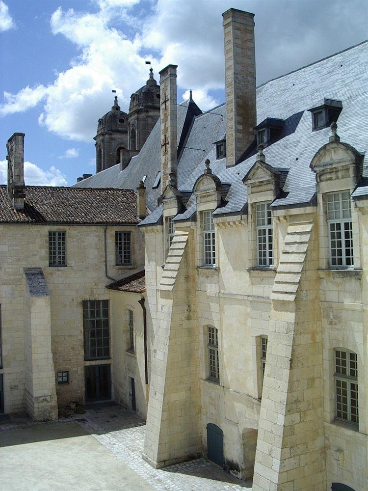 Abbaye Royale Hotel Saint-Jean-dʼAngély Екстериор снимка