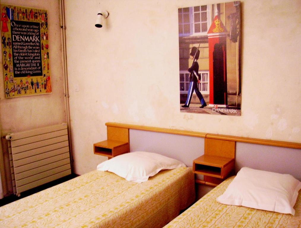 Abbaye Royale Hotel Saint-Jean-dʼAngély Стая снимка