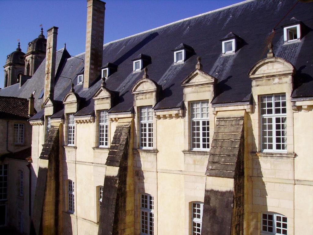 Abbaye Royale Hotel Saint-Jean-dʼAngély Екстериор снимка