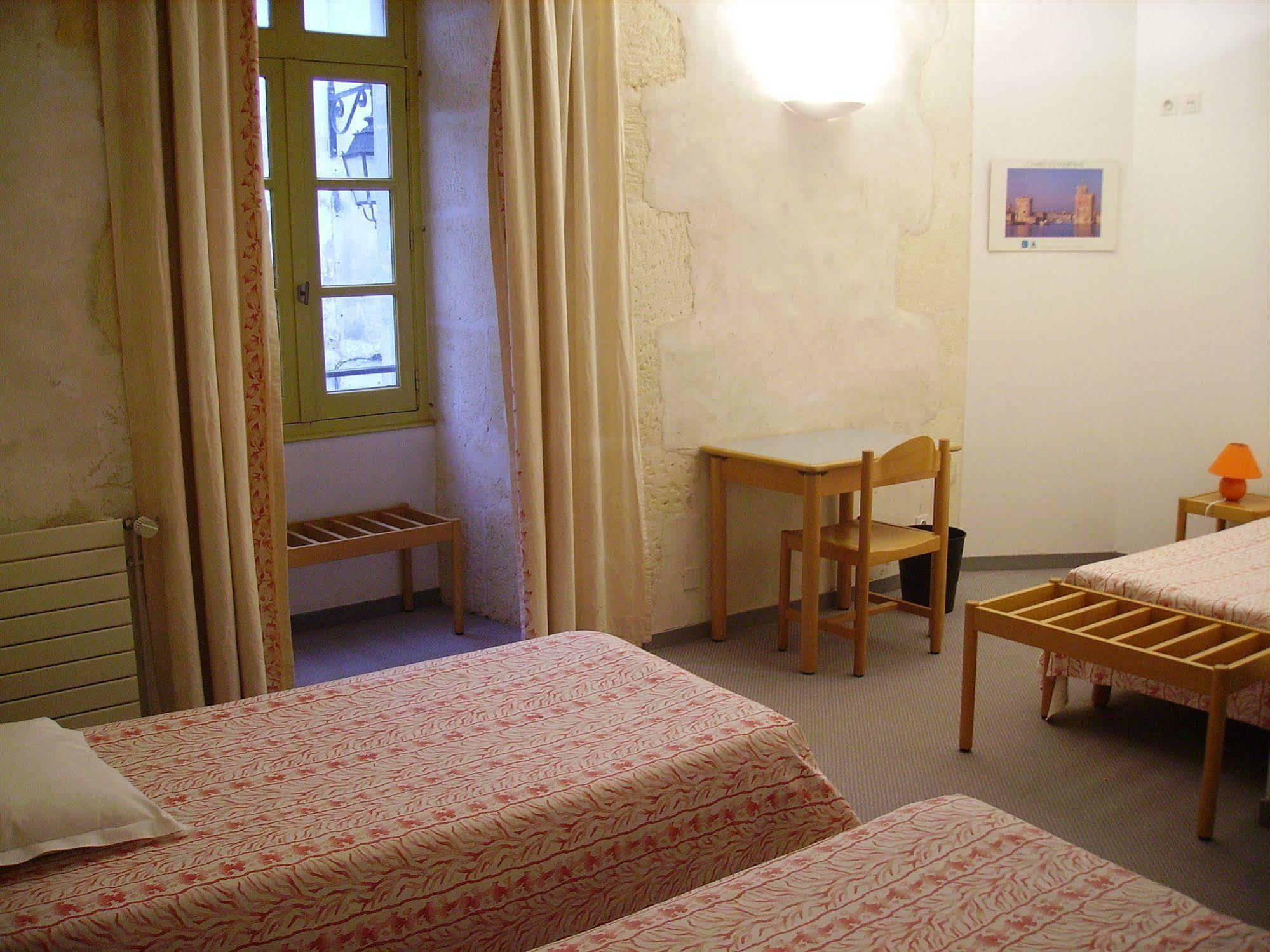 Abbaye Royale Hotel Saint-Jean-dʼAngély Екстериор снимка