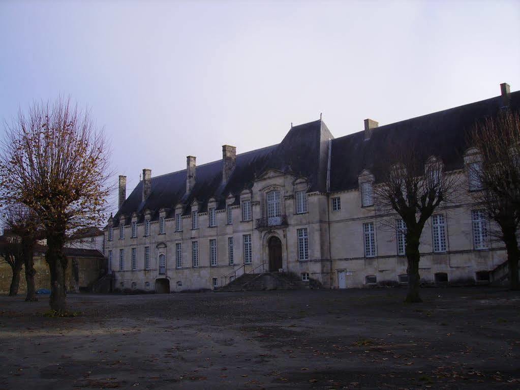 Abbaye Royale Hotel Saint-Jean-dʼAngély Екстериор снимка